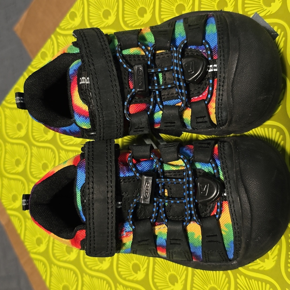 KEEN Toddler shoes Unisex  size 8